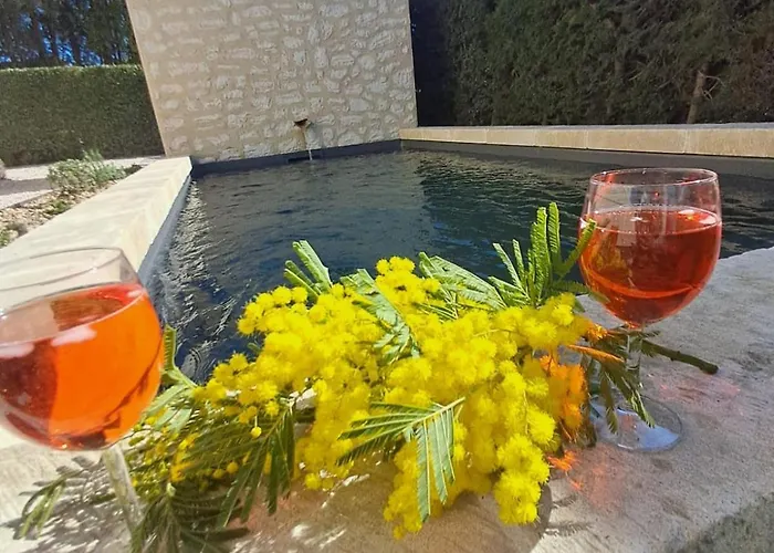 La maison de Manon, 4-5personnes, 75m2, centre village, jardin et wifi