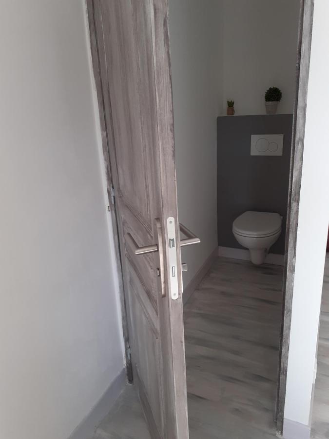 Hébergement de vacances La Maison De Manon, 4-5personnes, 75m2, Centre Village, Jardin Et Wifi *