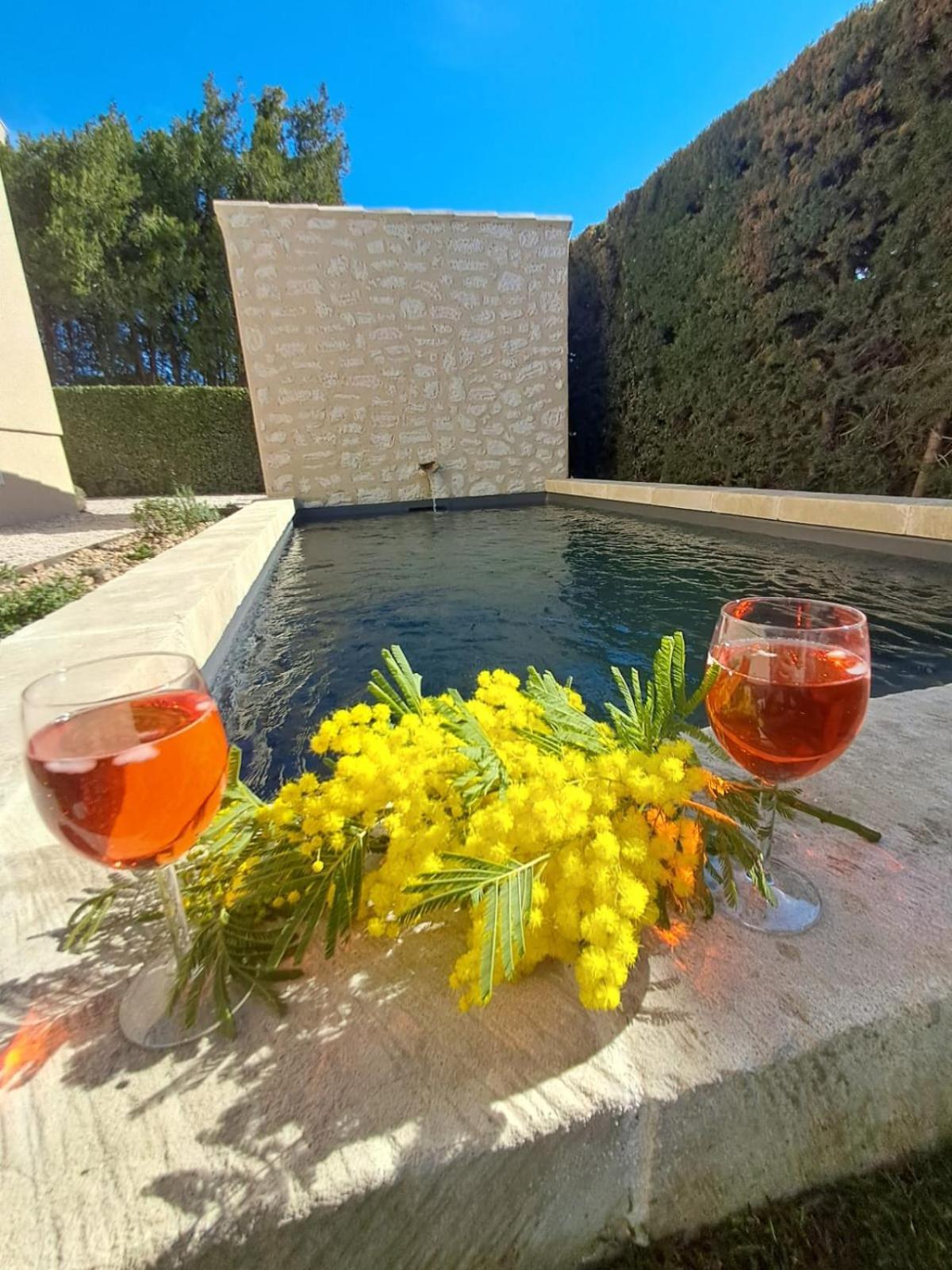 Hébergement de vacances La Maison De Manon, 4-5personnes, 75m2, Centre Village, Jardin Et Wifi *